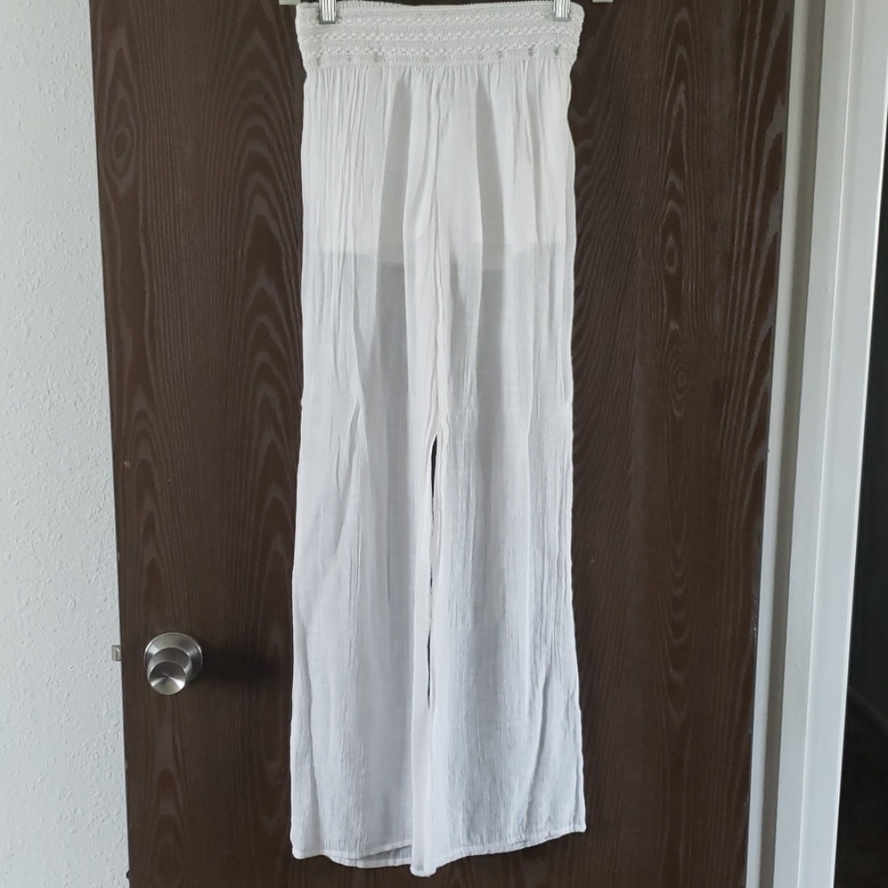 Any item from my closet with a🌹is 5 for $20! Light summer pants.